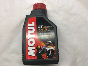1 liter Motul  helsyntetisk motor olje